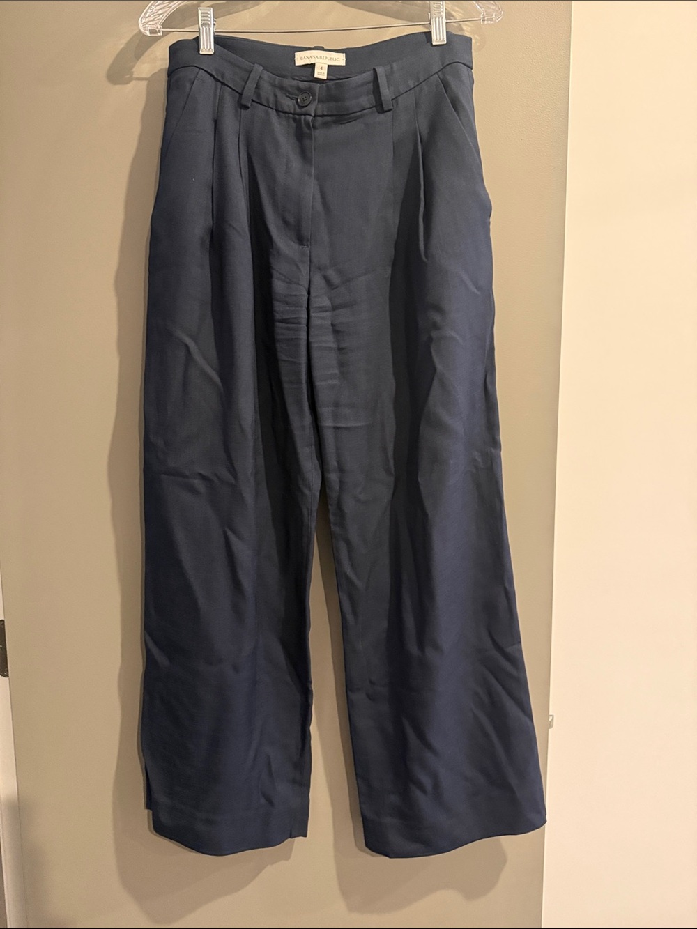 Banana Republic Soho pleated wide leg pants in drapey twill - navy blue